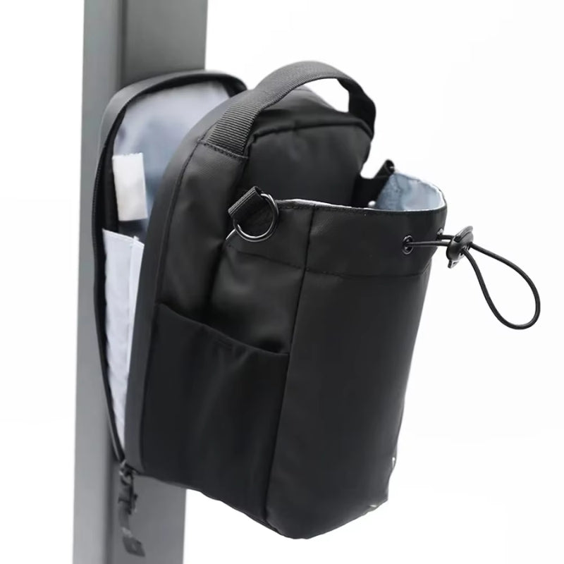 Porta-Garrafa Magnético para Academia é a escolha perfeita. Especialmente desenhado para ser um bolsa magnética, adapta-se facilmente a qualquer ambiente de academia, sendo uma excelente bolsa para academia feminino e bolsa academia masculina. Este acessório inovador garante que sua garrafa para academia permaneça segura e acessível, permitindo que você se concentre totalmente no exercício sem distrações. loja urbanno-004