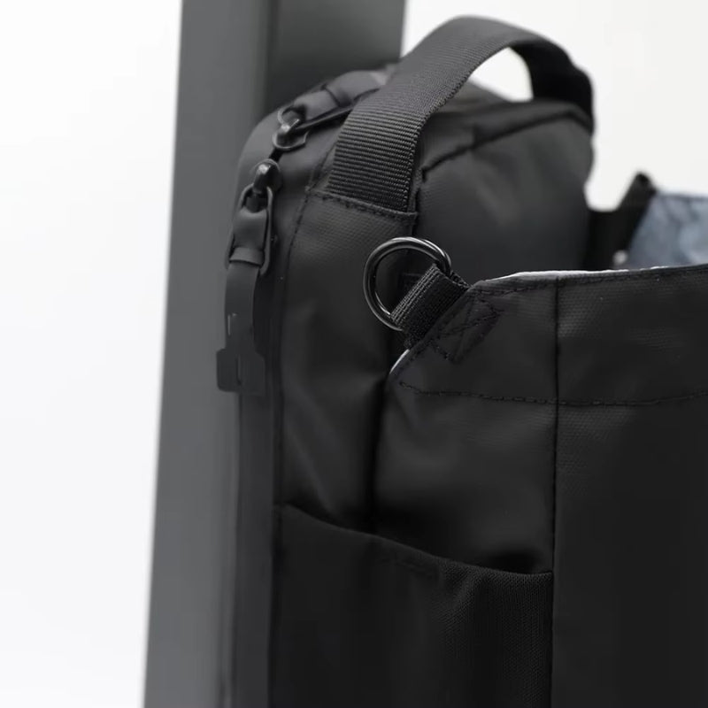 Porta-Garrafa Magnético para Academia é a escolha perfeita. Especialmente desenhado para ser um bolsa magnética, adapta-se facilmente a qualquer ambiente de academia, sendo uma excelente bolsa para academia feminino e bolsa academia masculina. Este acessório inovador garante que sua garrafa para academia permaneça segura e acessível, permitindo que você se concentre totalmente no exercício sem distrações. loja urbanno-005