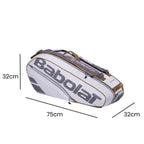 Raqueteira de Tênis Babolat RH6 Pure Wimbledon branca, vista lateral, com linhas indicando as dimensões: 75cm de comprimento, 32cm de altura e 32cm de largura.