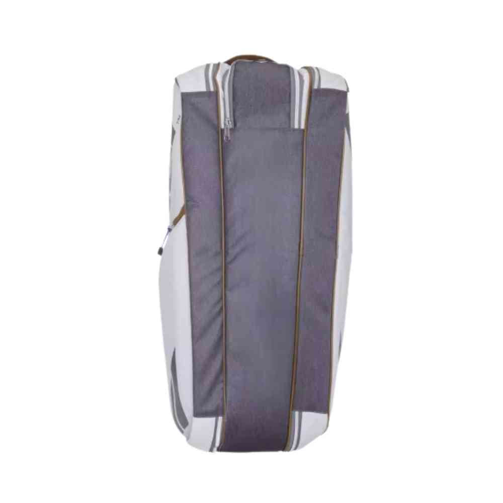 Vista da base e parte inferior da Raqueteira Babolat RH6 Pure Wimbledon, destacando o material resistente cinza (ou compartimento de sapatos) para proteção contra o chão.