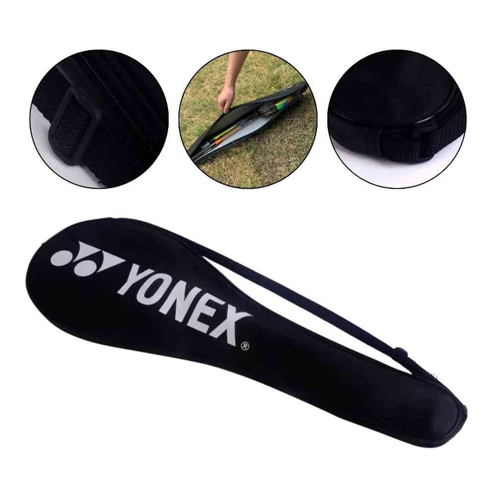 Imagem da raqueteira Yonex preta com detalhes em destaque: a alça ajustável, o interior da capa com raquetes e o acabamento inferior.