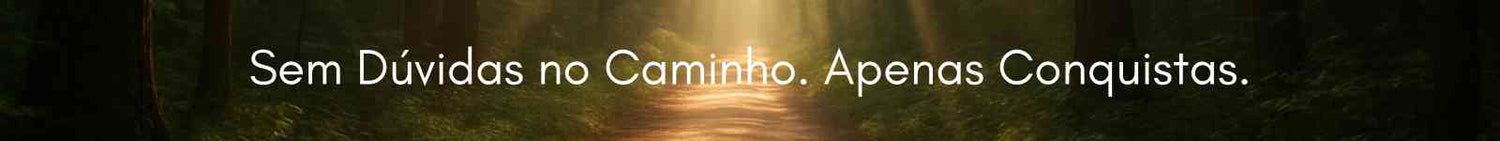Caminho iluminado em floresta com raios de sol dourados, transmitindo clareza, foco e conquistas. Banner da Urbanno com a frase 'Sem Dúvidas no Caminho. Apenas Conquistas.', simbolizando força, superação e jornada do atleta imparável.