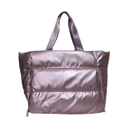 Bolsa de Academia Feminina Grande para Yoga com Compartimento para Mat Lilás Urbanno, estilo tote acolchoada, vista frontal com alças duplas e alça transversal, destacando sua cor suave e design funcional.