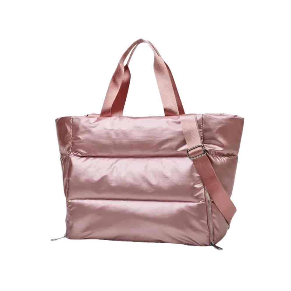 Bolsa de Academia Feminina Grande para Yoga com Compartimento para Mat Rosa Urbanno, estilo tote acolchoada, vista frontal com alças duplas e alça transversal, destacando sua cor vibrante e design funcional.