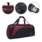 Bolsa de Academia Grande Vermelha Urbanno, com a inscrição "Minimalist Life", e três círculos detalhando: zíperes duplos, o mosquetão da alça de ombro e o compartimento lateral com um par de tênis brancos.