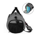 Bolsa de Academia IX Sport Plus grafite, vista da extremidade com bolso de rede e um close-up do compartimento interno lateral com toalhas úmidas, destacando a separação seco/molhado para campeões urbanno