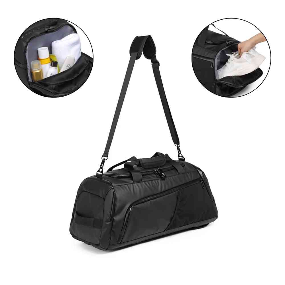 Bolsa de Academia Multifuncional Preta Urbanno com alça transversal, com dois círculos detalhando: o compartimento com produtos de higiene e o bolso lateral para separação de sapatos.