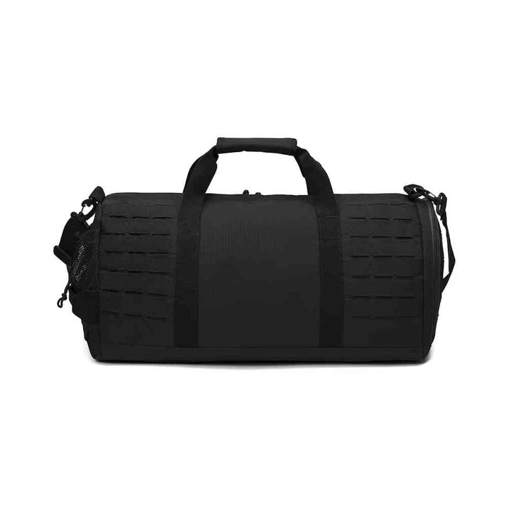 Bolsa de Academia Tática 40L Impermeável com Compartimento de Sapatos Preta Urbanno, vista frontal, destacando o sistema de fitas para acessórios, bolso frontal e as alças de mão e de ombro.