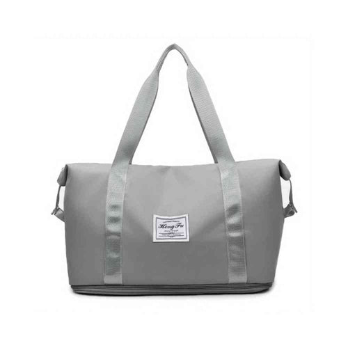 Bolsa de Academia e Viagem Feminina Leve Expansível Cinza Urbanno, vista frontal, com design espaçoso e etiqueta da marca na frente, ideal para praticidade no dia a dia e viagens.