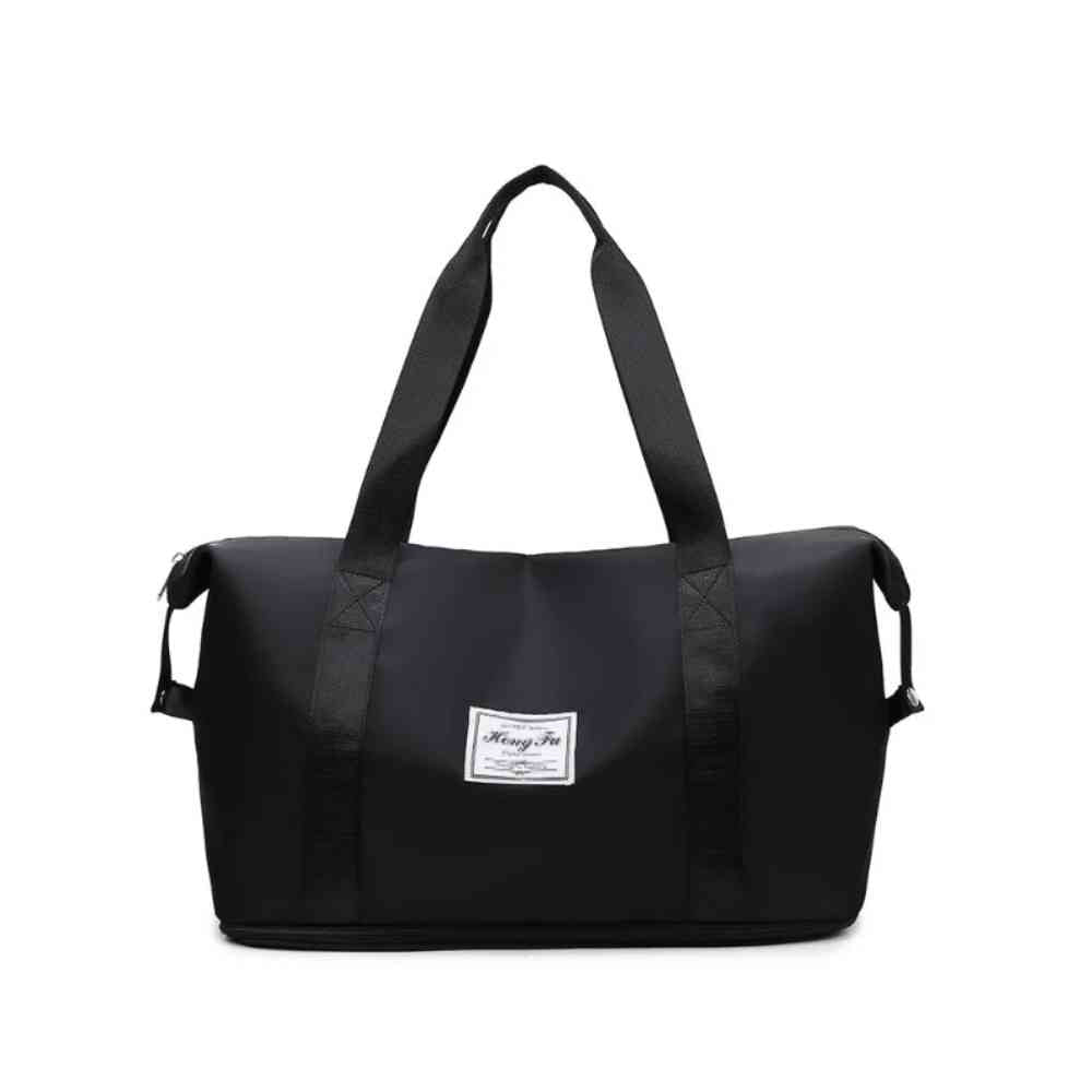 Bolsa de Academia e Viagem Feminina Leve Expansível Preta Urbanno, vista frontal, com design espaçoso e etiqueta da marca na frente, ideal para praticidade no dia a dia e viagens.