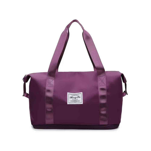 Bolsa de Academia e Viagem Feminina Leve Expansível Vinho Urbanno, vista frontal, com design espaçoso e etiqueta da marca na frente, ideal para praticidade no dia a dia e viagens.