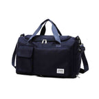 Bolsa de Academia e Viagem Feminina Multifuncional Azul Escuro Urbanno, vista frontal, com múltiplos bolsos e alças azuis, destacando sua funcionalidade e design elegante.