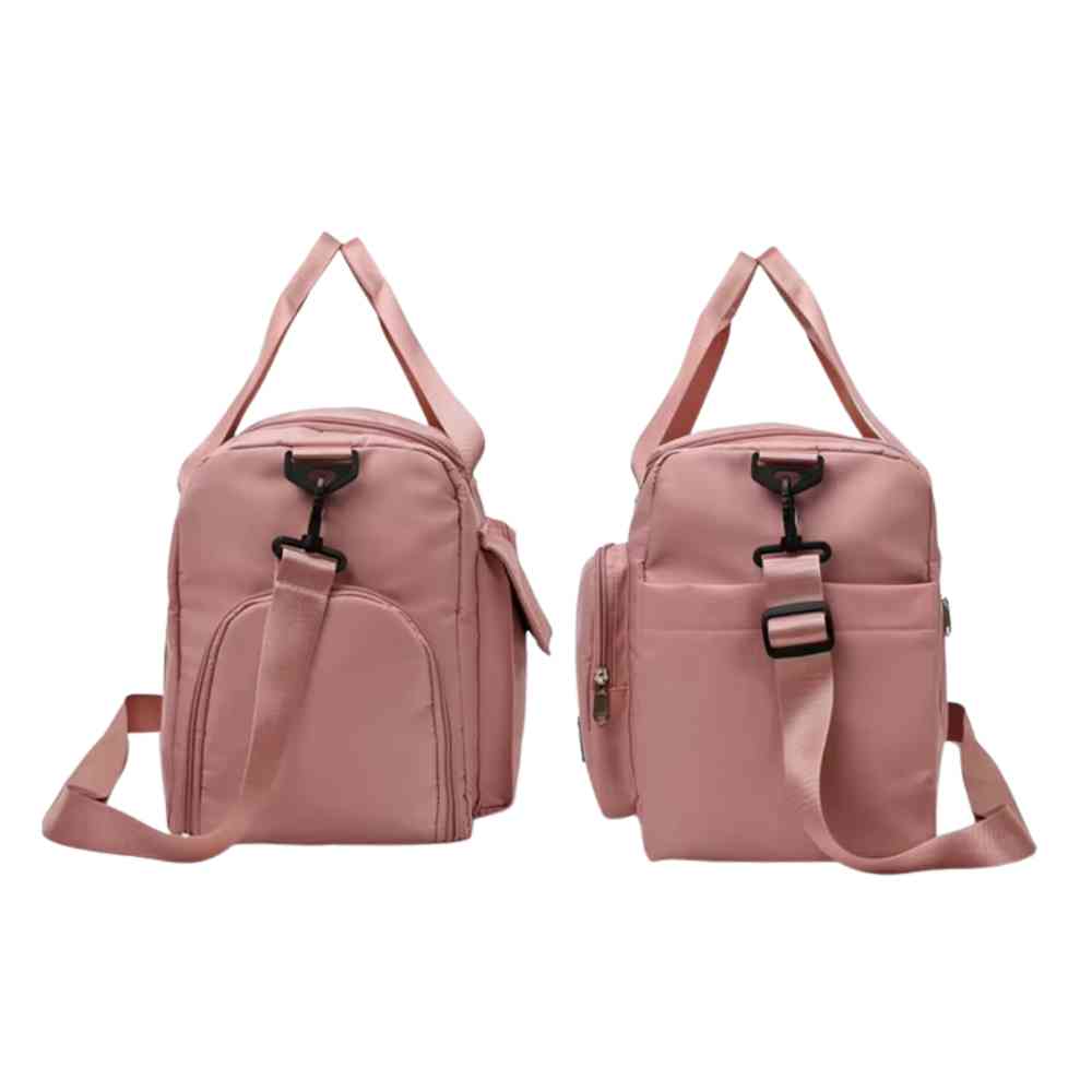Bolsa de Academia e Viagem Feminina Multifuncional Rosa Pêssego Urbanno, exibida em duas vistas laterais opostas, destacando o design com bolsos e alças em ambos os lados.