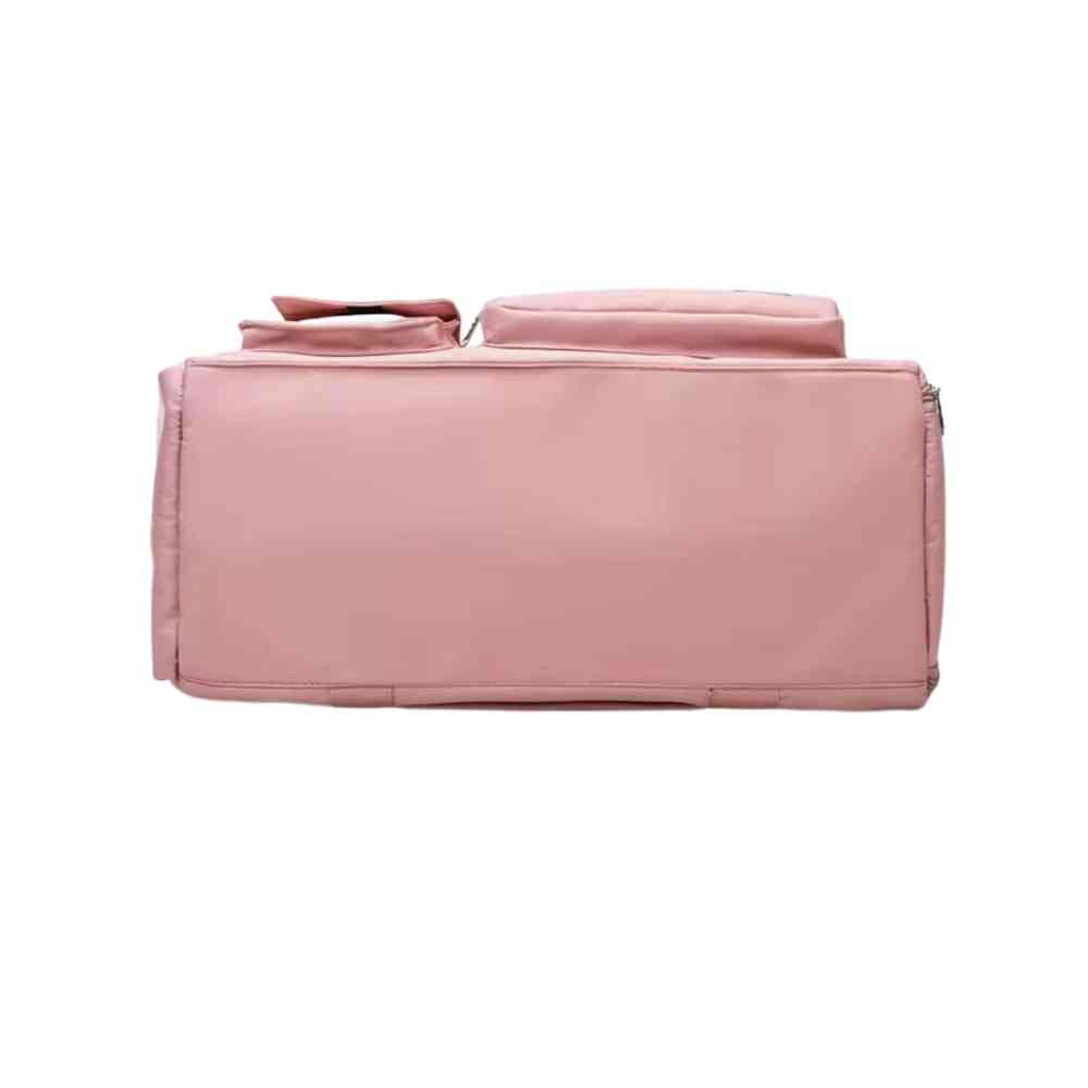 Bolsa de Academia e Viagem Feminina Multifuncional Rosa Pêssego Urbanno, vista de baixo, mostrando a base da bolsa com costuras reforçadas e o compartimento inferior.