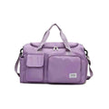 Bolsa de Academia e Viagem Feminina Multifuncional Roxa Urbanno, vista frontal, com múltiplos bolsos externos e alças roxas, destacando seu design prático e elegante.