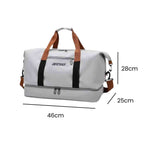 Bolsa de Academia e Viagem Grande com Compartimento de Sapatos Cinza Urbanno, com linhas indicando suas dimensões de 46cm de comprimento, 28cm de altura e 25cm de largura.