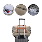 Bolsa de Academia e Viagem Grande com Compartimento de Sapatos Khaki Urbanno, com a bolsa acoplada em uma mala, e três círculos mostrando o compartimento para sapatos, a marca "BEICHAO" e o organizador interno para garrafas de água.