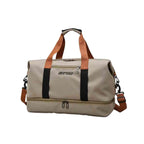 Bolsa de Academia e Viagem Grande com Compartimento de Sapatos Khaki Urbanno, vista frontal, exibindo alças de mão marrons e alça de ombro, e compartimento inferior com zíperes duplos.