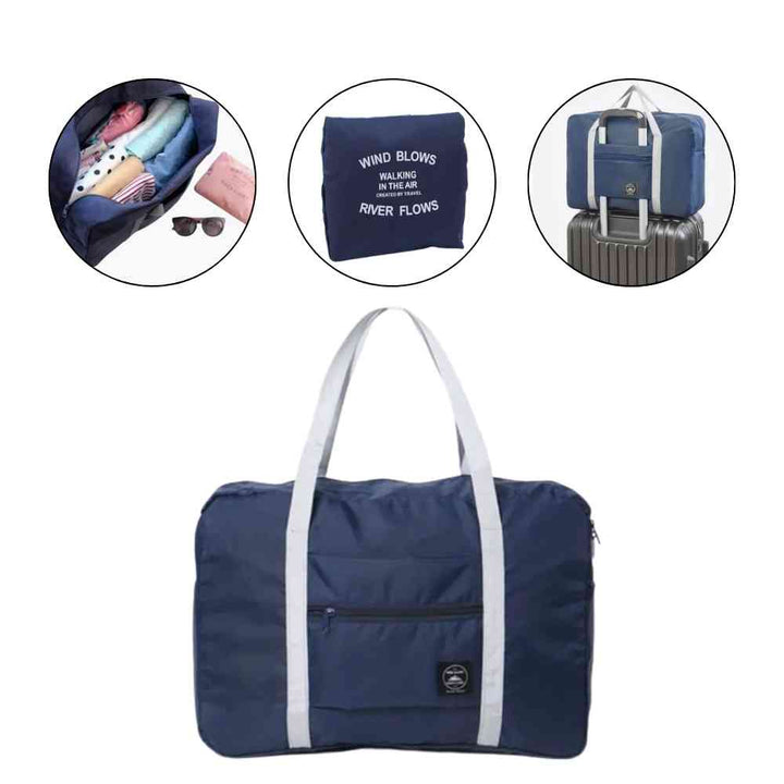 Bolsa de Academia e Viagens Dobrável Azul Escuro Urbanno, com três círculos mostrando: interior com roupas organizadas, a bolsa dobrada de forma compacta e a bolsa acoplada a uma mala de viagem.