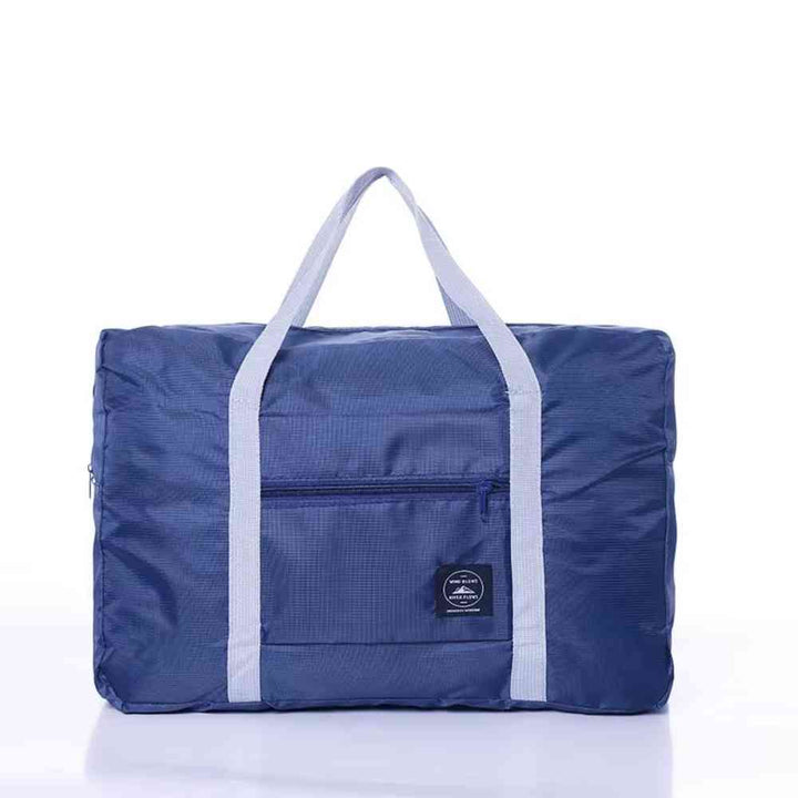 Bolsa de Academia e Viagens Dobrável Azul Escuro Urbanno, vista frontal, com zíper superior levemente aberto, exibindo alças cinza claro e bolso frontal, pronta para uso.