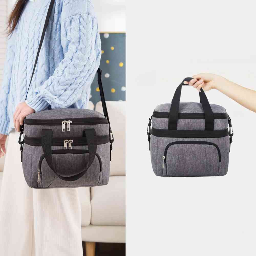 Bolsa Térmica Grande para Marmita com Duplo Compartimento 10L Urbanno cinza, mostrando mulher usando-a no ombro e outra pessoa segurando pela alça de mão, ilustrando as opções de transporte urbanno