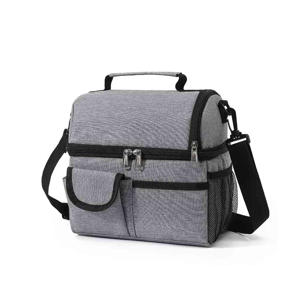 Bolsa Térmica Grande para Marmita com Duplo Compartimento 10L Urbanno cinza, vista lateral mostrando a abertura diferenciada do compartimento superior e os bolsos laterais, ideal para praticidade no dia a dia urbanno