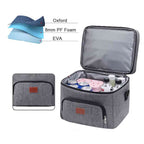 Bolsa Térmica Grande para Marmita com Duplo Compartimento 10L Urbanno cinza, aberta mostrando seu interior com bebidas e lanches, e um diagrama explicando a composição das camadas do material (Oxford, espuma PF de 8mm, EVA) para isolamento térmico urbanno