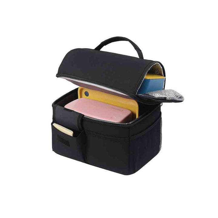Bolsa Térmica Grande para Marmita com Duplo Compartimento 10L Urbanno preta, aberta mostrando marmitas em ambos os compartimentos, com acesso lateral ao compartimento superior, destacando organização e praticidade urbanno