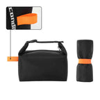Bolsa Térmica Minimalista Urbanno preta, vista horizontal e enrolada verticalmente, mostrando a alça laranja e sua capacidade compacta