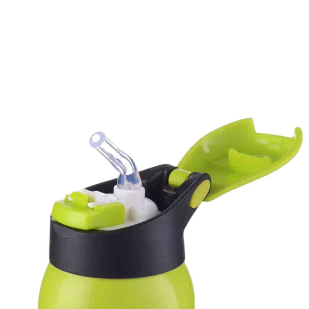 Garrafa de Academia Térmica com Canudo e Alça 500ml Urbanno verde, close-up da tampa aberta mostrando o canudo retrátil e o bico para beber, destacando a funcionalidade e higiene urbanno