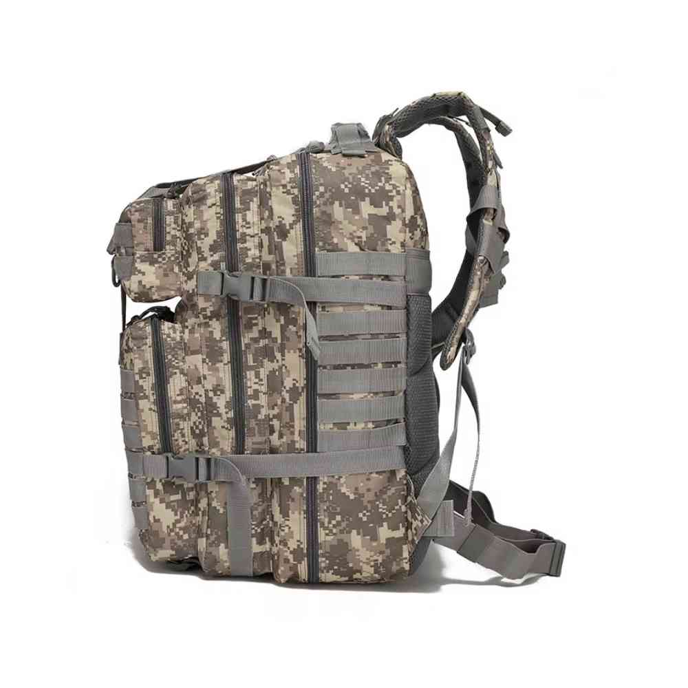 Mochila Exército Militar Tática 50L para Viagem e Expedição ACU (Digital Camo) Urbanno, vista lateral, exibindo a profundidade, alças de ombro e o sistema de ventilação nas costas.