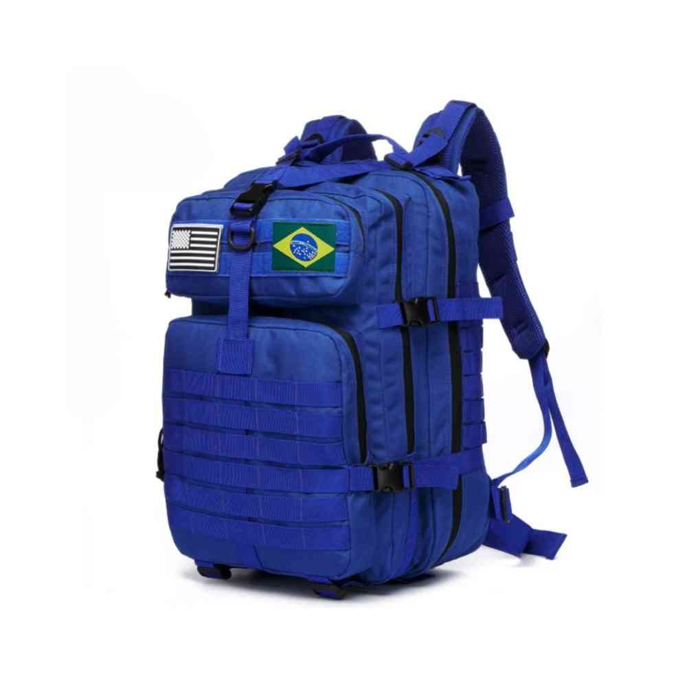 Mochila Exército Militar Tática 50L para Viagem e Expedição Azul Urbanno, vista frontal, com patch das bandeiras do Brasil e dos EUA, e múltiplos compartimentos, pronta para qualquer aventura.