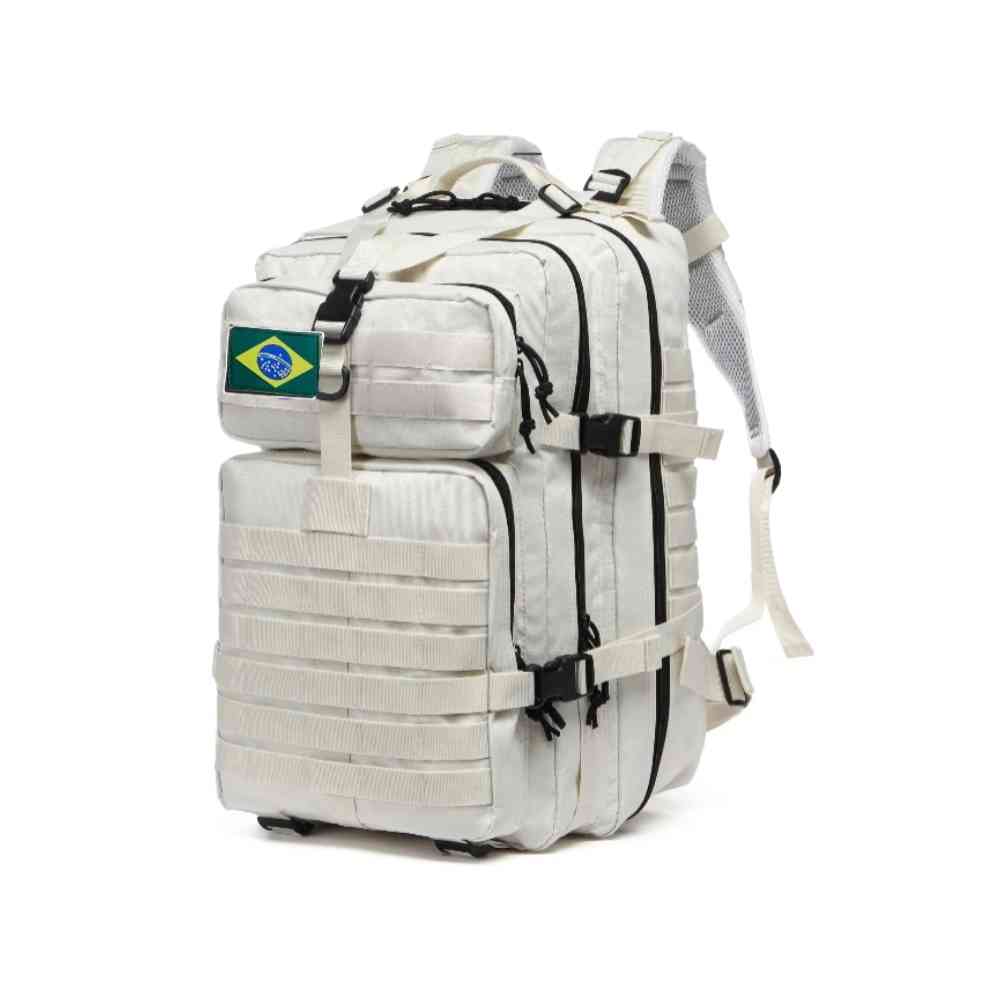 Mochila Exército Militar Tática 50L para Viagem e Expedição Branca Urbanno, vista frontal, com patch da bandeira do Brasil e múltiplos compartimentos, pronta para aventuras.