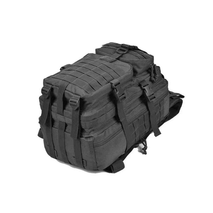 Mochila Exército Militar Tática 50L para Viagem e Expedição Preta Urbanno, vista de baixo e angulada, destacando a base reforçada, as alças de compressão e os pontos de fixação MOLLE na parte frontal.