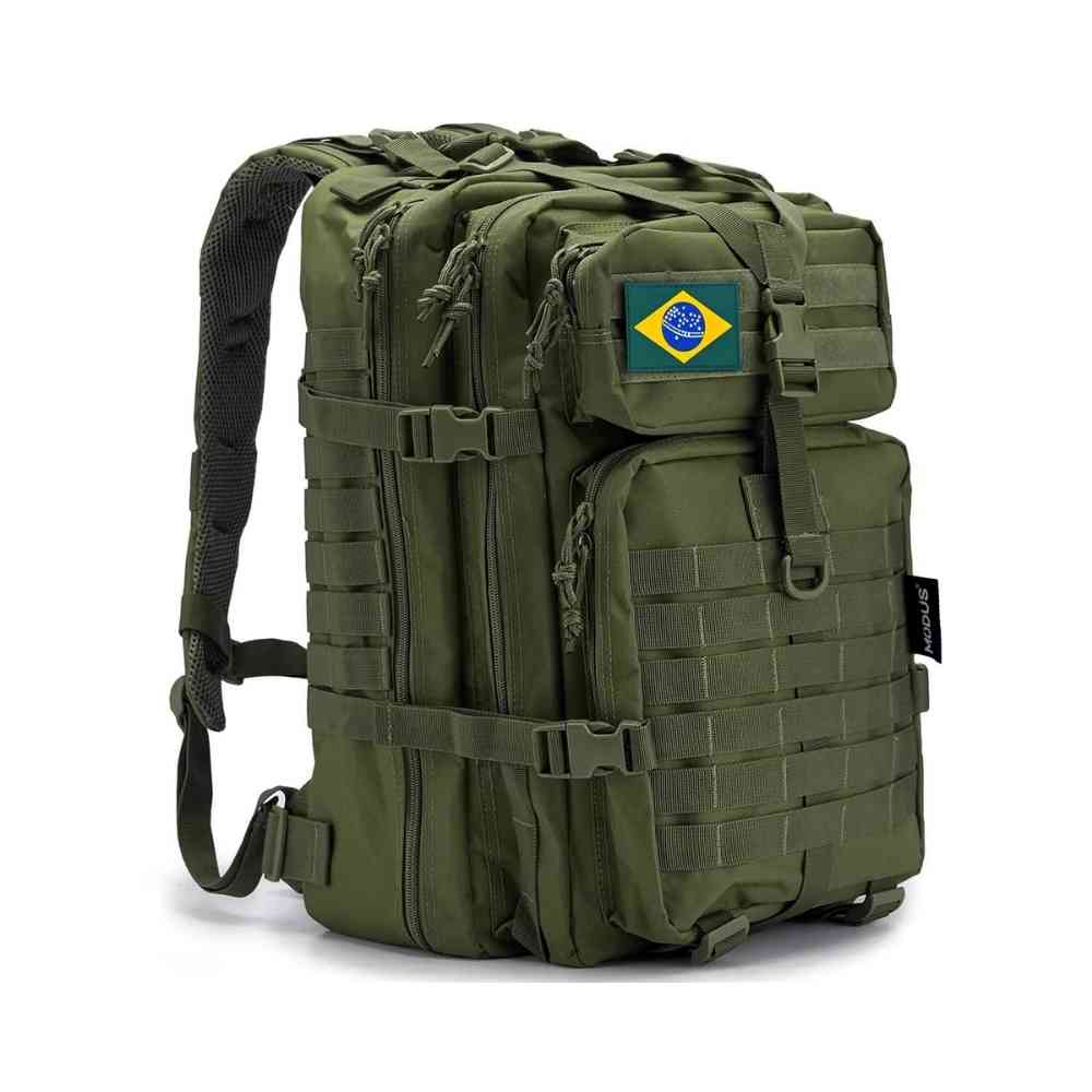Mochila Exército Tática 50L para Viagem e Expedição Verde Militar Urbanno, vista frontal, com patch da bandeira do Brasil, alças ajustáveis e diversos compartimentos táticos, ideal para aventuras.