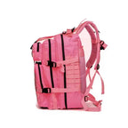 Mochila Feminina Exército Militar Tática 50L para Viagem e Expedição Rosa Urbanno, vista lateral, exibindo a profundidade, alças de ombro e o sistema de ventilação nas costas.