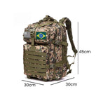 Mochila Militar Tática Impermeável 50L para Viagem e Expedição Verde Camuflagem Urbanno, com linhas indicando suas dimensões de 45cm de altura, 30cm de largura e 30cm de profundidade.