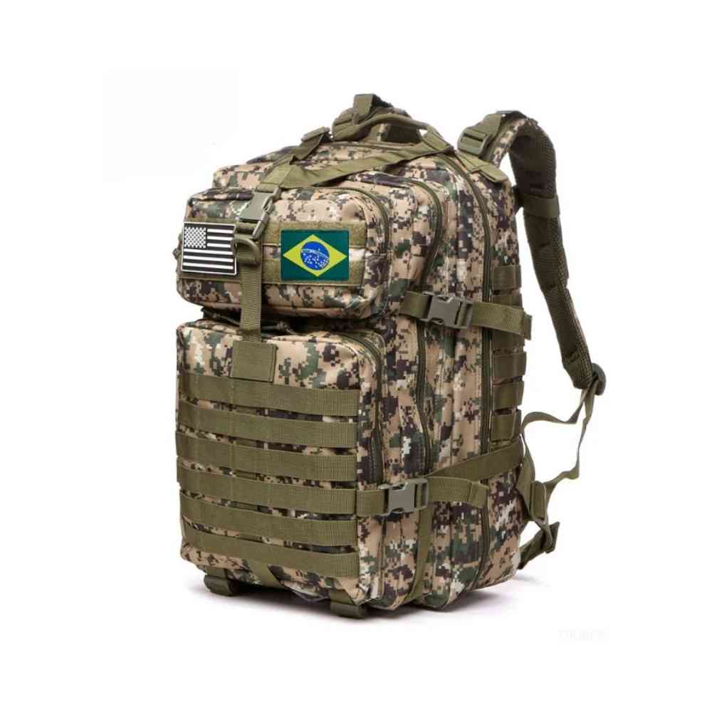 Mochila Militar Tática Impermeável 50L para Viagem e Expedição Verde Camuflagem Urbanno, vista frontal, com patch das bandeiras dos EUA e do Brasil, e múltiplos compartimentos, ideal para aventuras em qualquer condição climática.