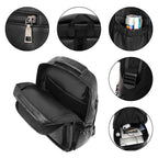 Mochila Notebook 15.6" em Couro PU Minimalista USB Preta Urbanno, com compartimentos internos abertos e círculos detalhando: zíper, alça superior, bolso lateral com lata, alça ajustável e bolso interno com eletrônicos.