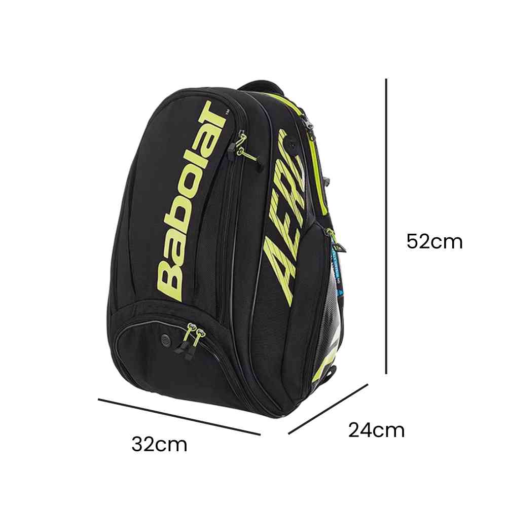 Mochila Raqueteira Babolat nas cores preta com amarelo da linha AERO, exibindo suas dimensões de 52cm de altura, 32cm de largura e 24cm de profundidade, ideal para transportar equipamentos de tênis da loja urbanno