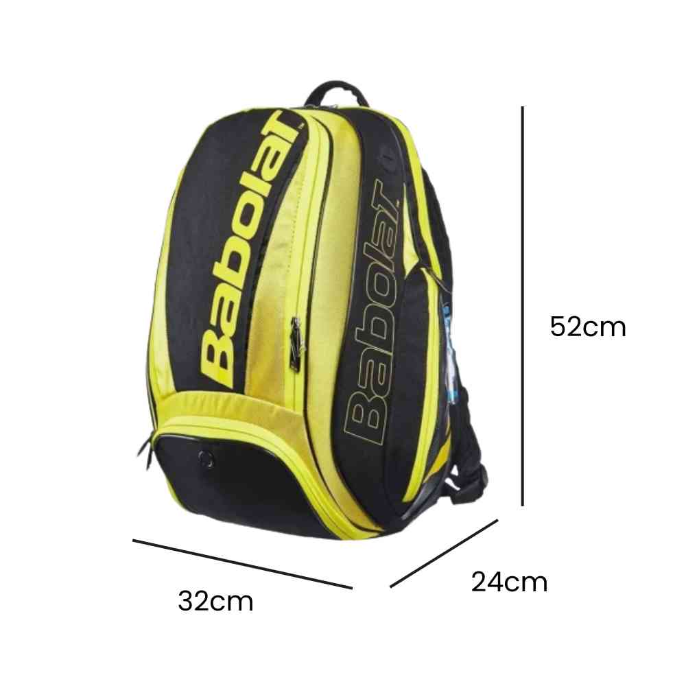 Mochila Raqueteira Babolat amarela e preto, exibindo suas dimensões de 52cm de altura, 32cm de largura e 24cm de profundidade, ideal para transportar equipamentos de tênis da loja urbanno