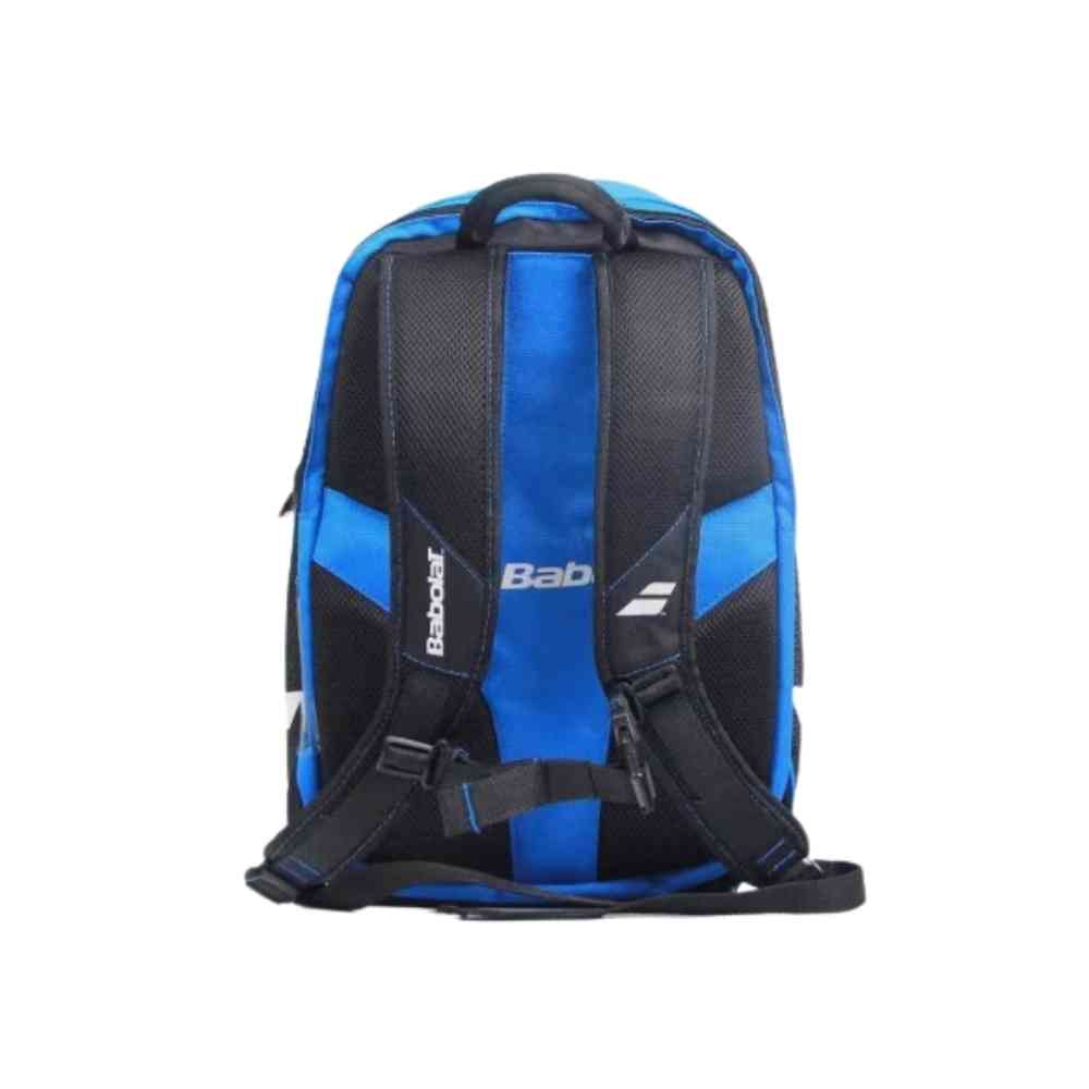 Visão traseira da mocila raqueteira babolat azul com preta. Detalhe das alças e seus prendedores. Encontre na loja online urbanno. 