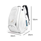 Mochila Raqueteira Babolat Branca e Dourada Urbanno, exibindo suas dimensões de 52cm de altura, 32cm de largura e 24cm de profundidade, ideal para transportar equipamentos de tênis urbanno