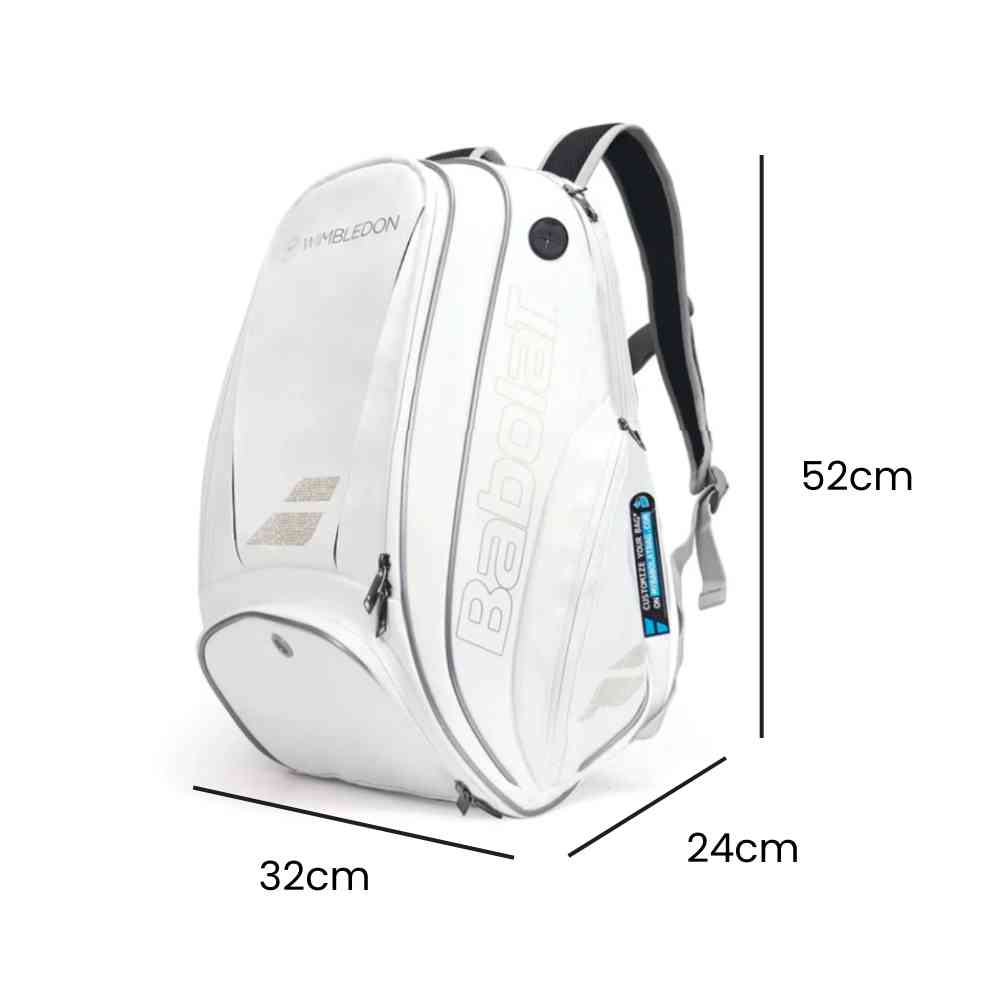 Mochila Raqueteira Babolat Branca e Dourada Urbanno, exibindo suas dimensões de 52cm de altura, 32cm de largura e 24cm de profundidade, ideal para transportar equipamentos de tênis urbanno