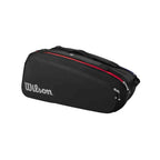 Mochila Raqueteira Wilson Tênis para 9 Raquetes Térmica Preta Urbanno, vista frontal, com detalhes em vermelho e azul, exibindo o logo Wilson e zíperes duplos