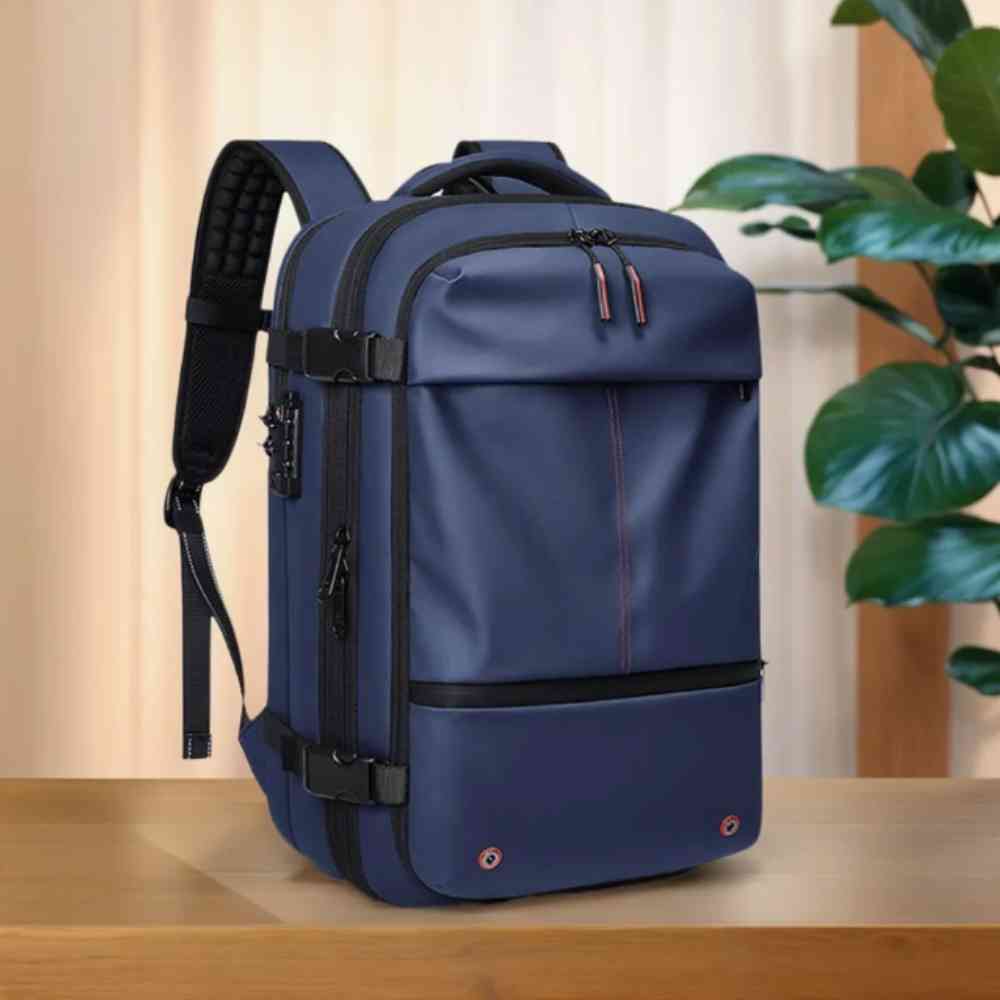 Mochila de Viagem Notebook 17 polegadas Expansível Urbanno azul, em ambiente de escritório moderno com plantas, ideal para o dia a dia profissional