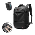 Mochila de Viagem Notebook 17 polegadas Expansível Urbanno preta, vista frontal com bomba de vácuo para compressão e compartimento interno