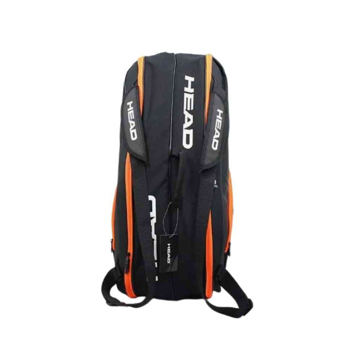 Raqueteira Head Hard Shell para 6 a 9 Raquetes de Tênis Preta e Laranja Urbanno, vista das costas como mochila, exibindo alças acolchoadas e ajustáveis para transporte confortável.