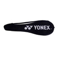 Raqueteira Yonex para 1 ou 2 raquetes, na cor preta, vista frontal em estúdio sobre fundo branco. Possui logo Yonex em destaque e alça de ombro preta. Produto original da loja Urbanno.
