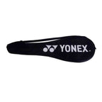 Raqueteira Yonex para 1 ou 2 raquetes, na cor preta, vista frontal em estúdio sobre fundo branco. Possui logo Yonex em destaque e alça de ombro preta. Produto original da loja Urbanno.